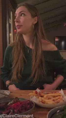 I’m always flashing in restaurants [gif] : video clip