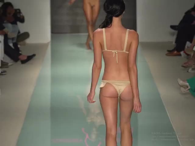 I love fashion shows : video clip