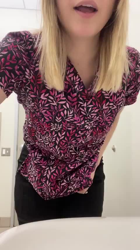 cumming at work 🤫 : video clip