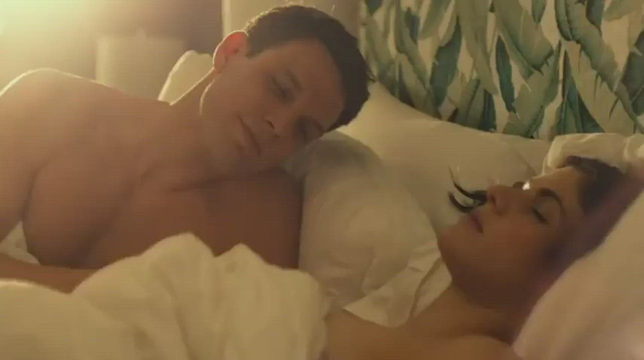 Waking up to a breakfast of Alexandra Daddario's big tits is the best way to start your day : video clip