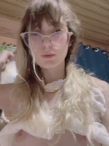 Would you f*ck a girl born in 2003?😈 : video clip