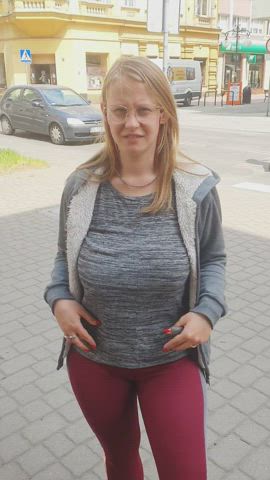 Nothing like standing in the middle of an intersection and showing off your big boobs. [GIF] : video clip
