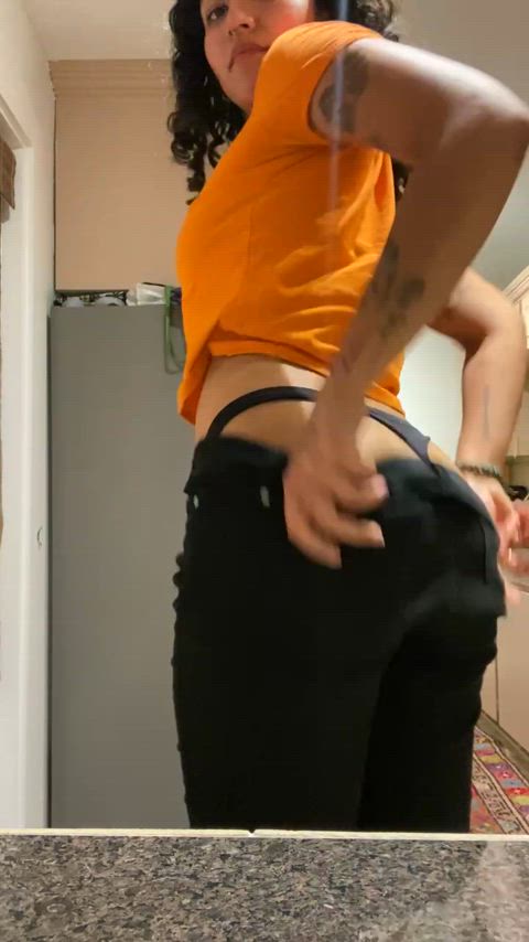 Just a Latina girl with a fat wagon ;-) : video clip