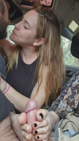 Making out while I milk his cock : video clip