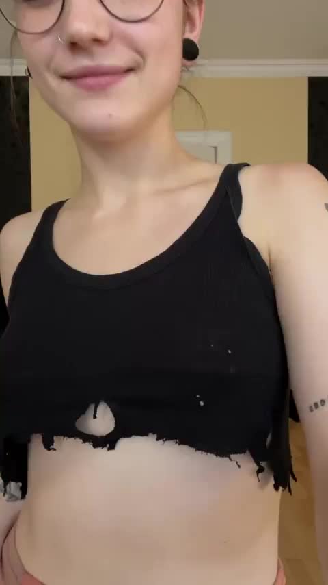 Come here and cum in my 18 yo pussy : video clip