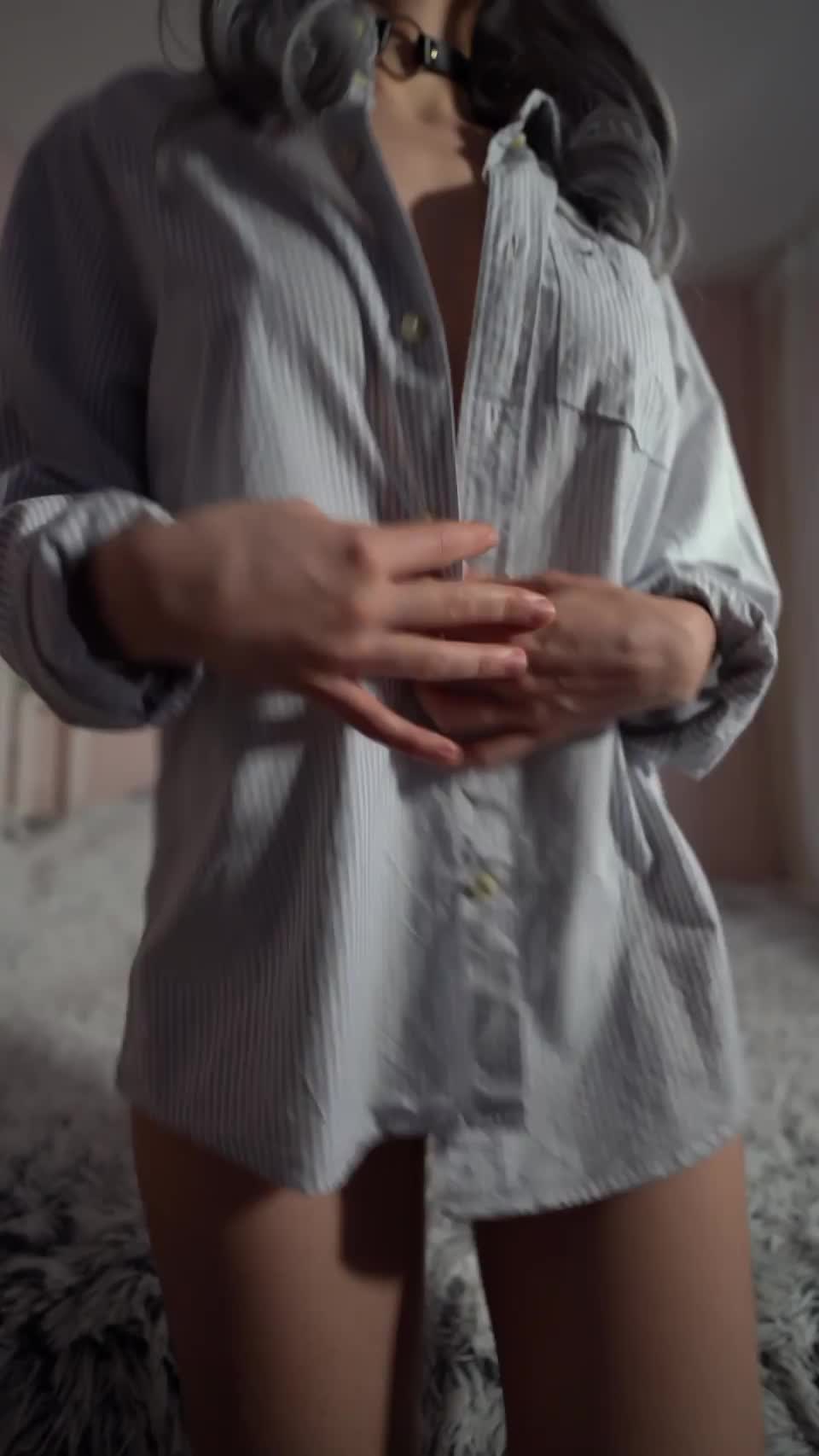 I love surprising men whenever I take off my clothes : video clip