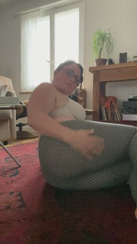 Want to grab me by the waist and fill me u/p from behind? : video clip