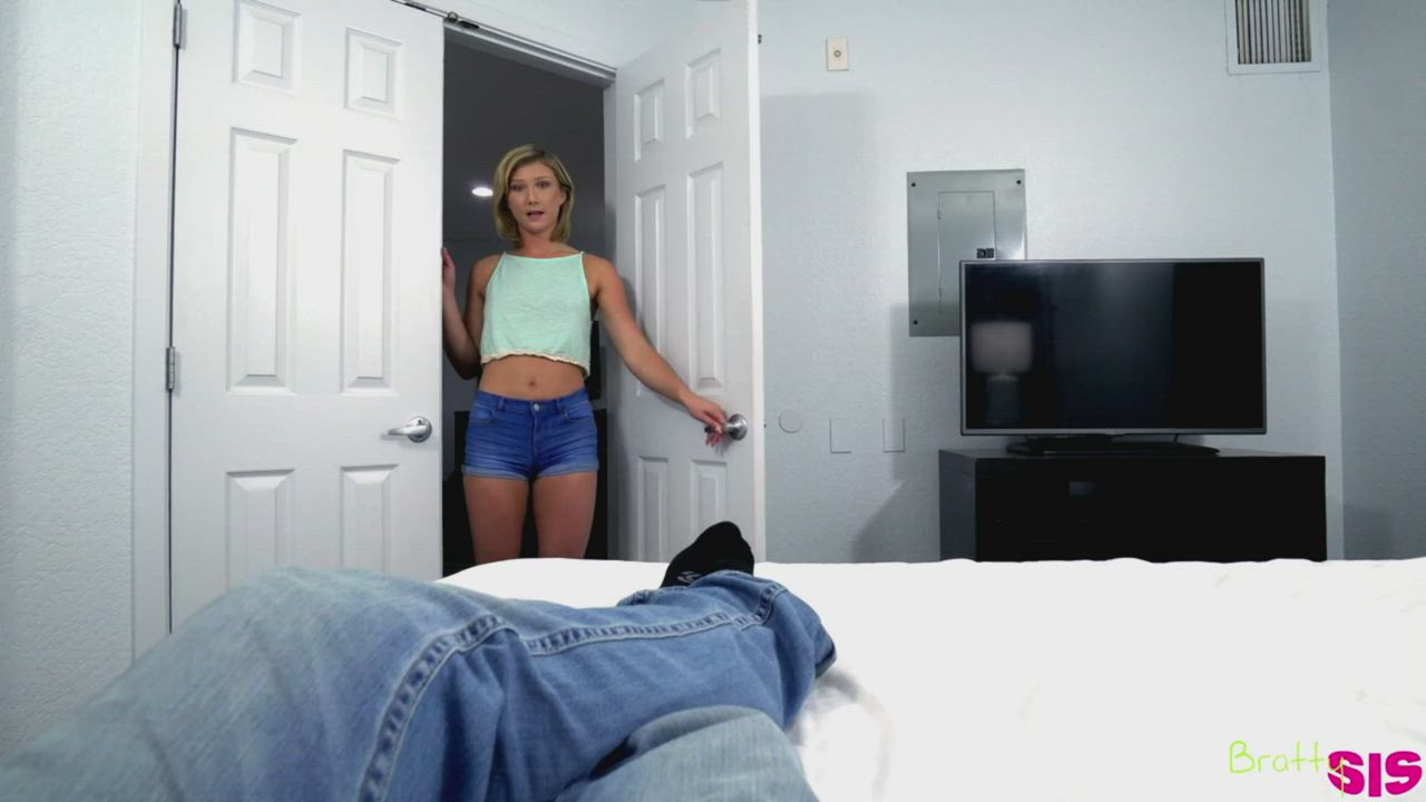 Step Sister Ask Brother To Evaluate Her Body : video clip
