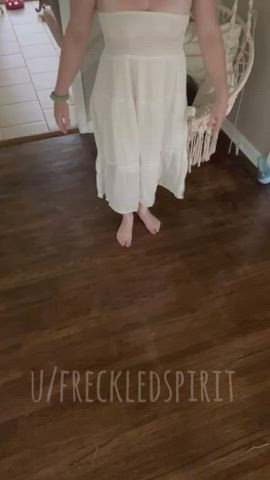 A pale girls that loves handstands : video clip
