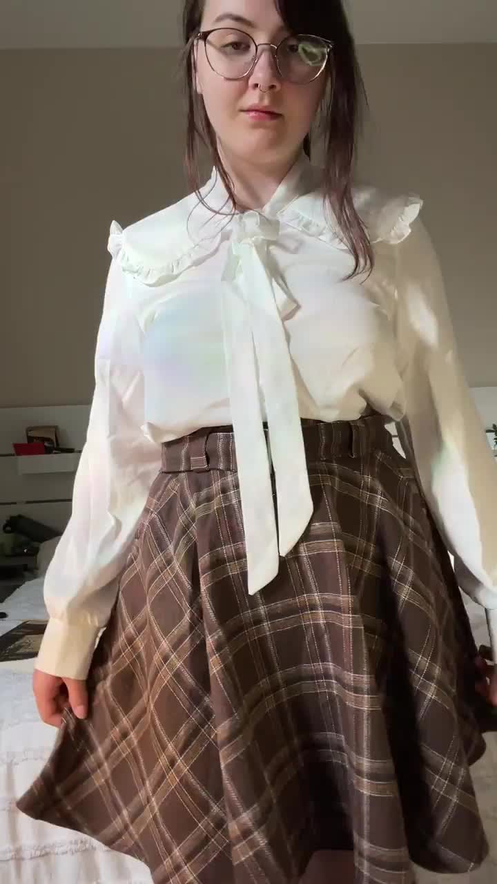 My ass is meant for spanking : video clip