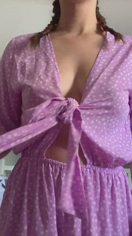 I need a hand to get undressed : video clip