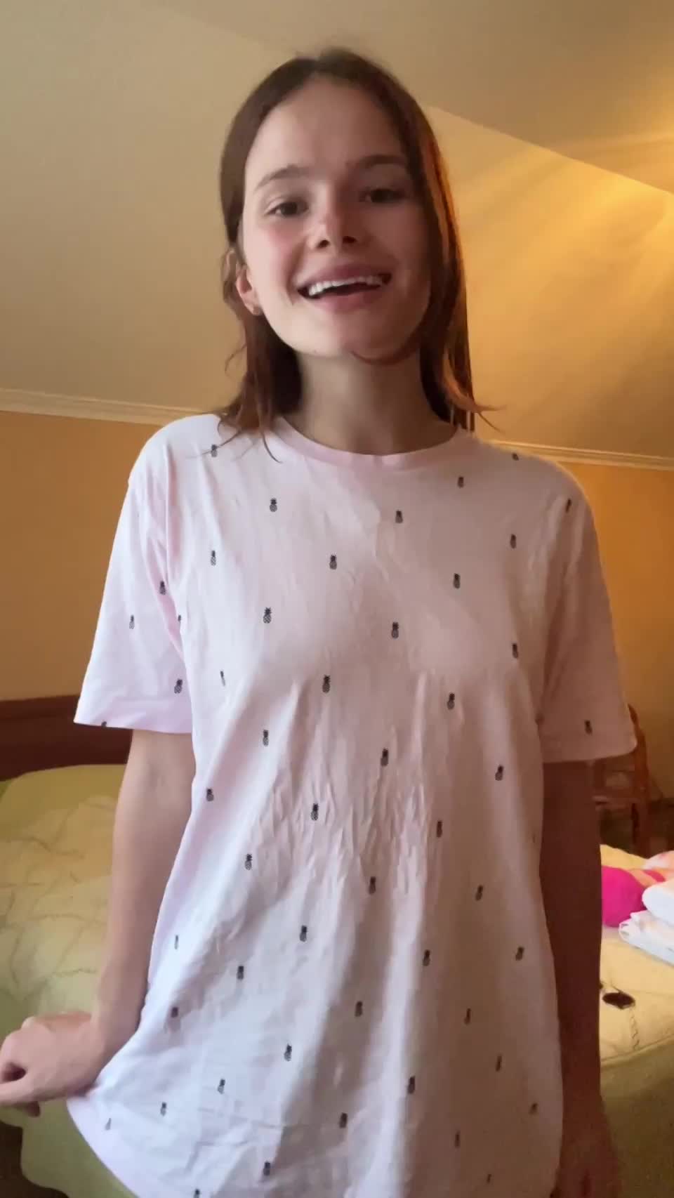 Hop in bed, Daddy : video clip