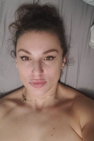 Getting my pussy licked after a creampie feels so good : video clip
