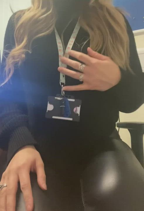 I love being the office slut : video clip