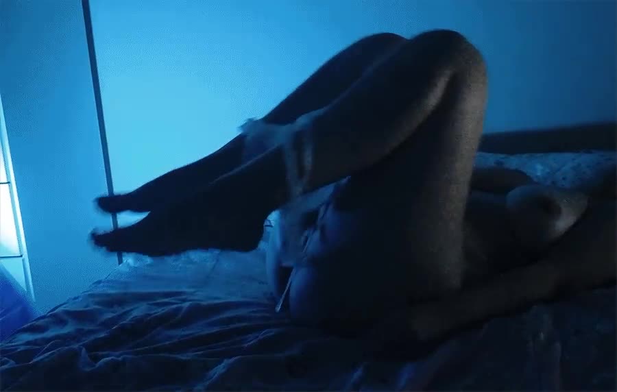 Taking it all off so you can enjoy all of my body : video clip