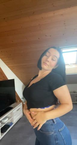 I’ve been exercising to keep myself extra tight : video clip