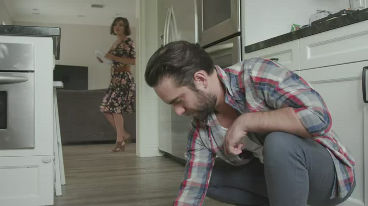 Someone Has To Satisfy Moms Needs : video clip