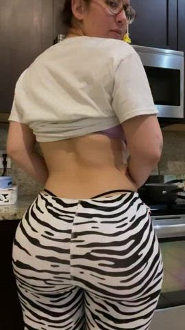 From the second my gooner boyfriend gets home, I’m teasing him until he fucks me silly : video clip