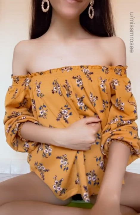 I’ll be very horny if even just one guy likes my small reveal and wants to fuck me : video clip