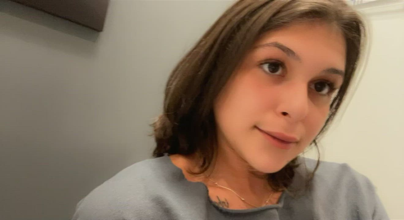 Would you give my innie a wet kiss? 😍 : video clip