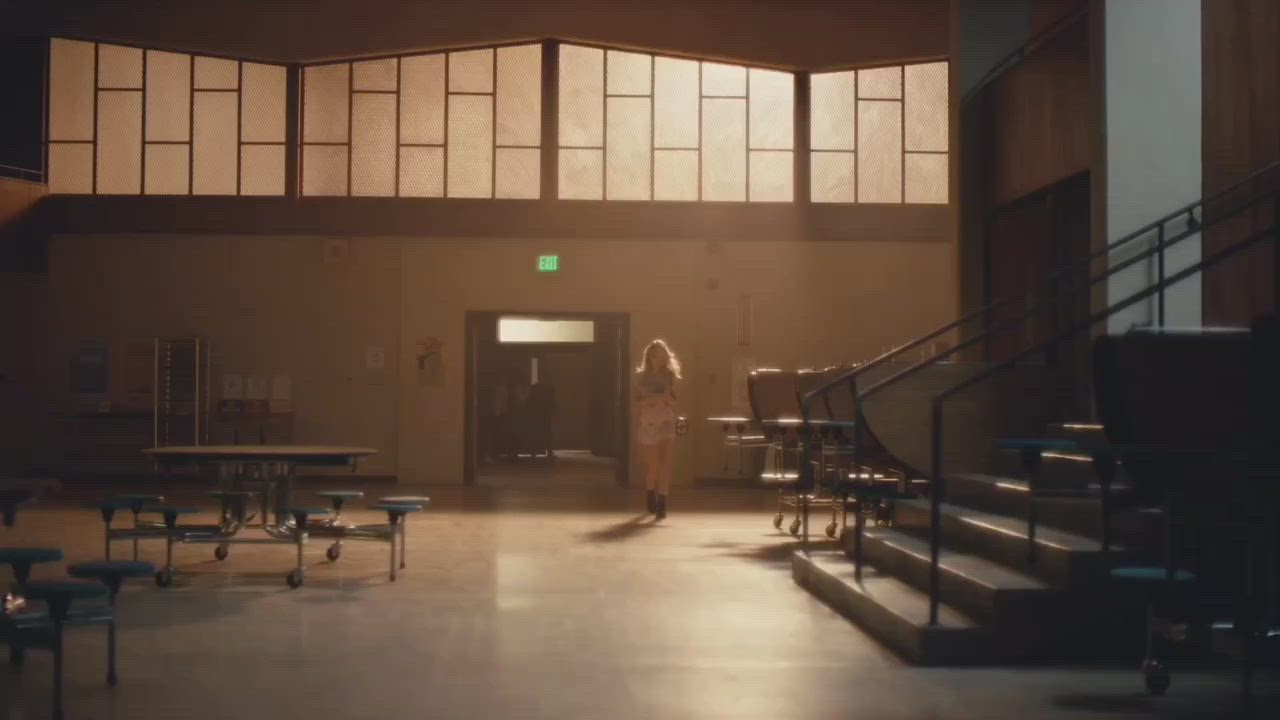 The well endowed Sydney Sweeney : video clip