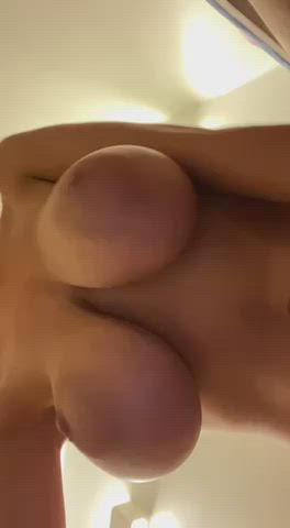 You would cum just from my tits bouncing : video clip
