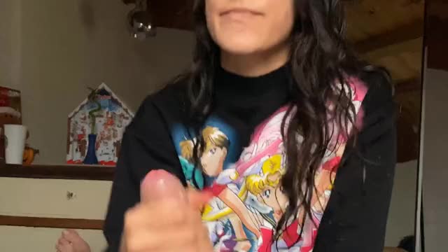 She lets her friend cum in her mouth : video clip