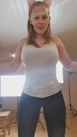 It's just that my big boobs wanted to rip that tshirt, so I freed them. heh : video clip