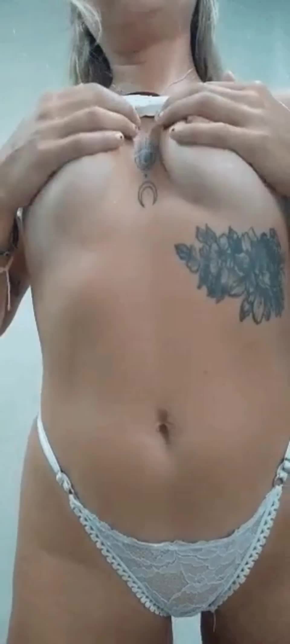 Could really use someone to give me a massage on them : video clip