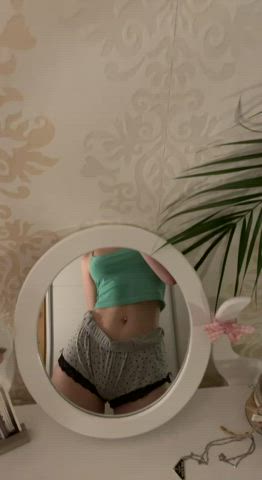 My hips are made to be grabbed by you : video clip