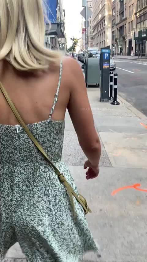 How long before you’re fucking me in an alleyway? 😋 [GIF] : video clip