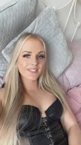 My big lips will satisfy your big appetite for pussy : video clip