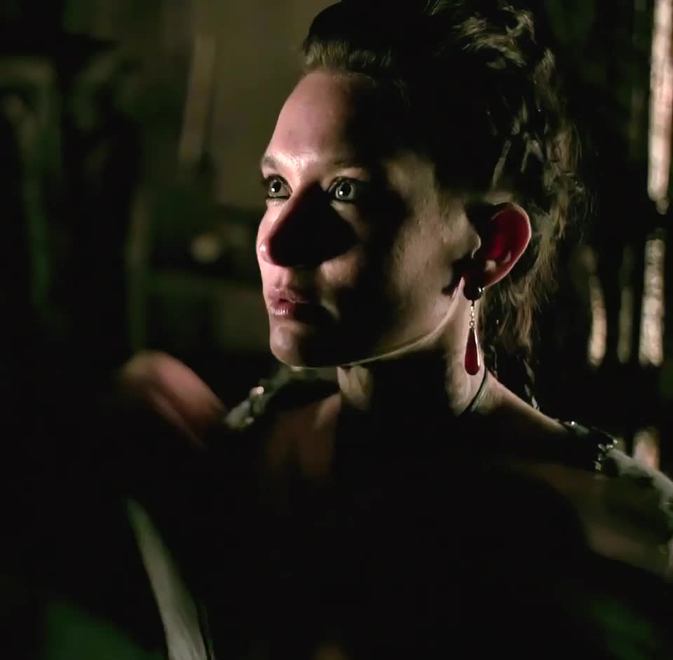 Birthday Babe: Josefin Asplund in Vikings [S4E18-2017] : video clip