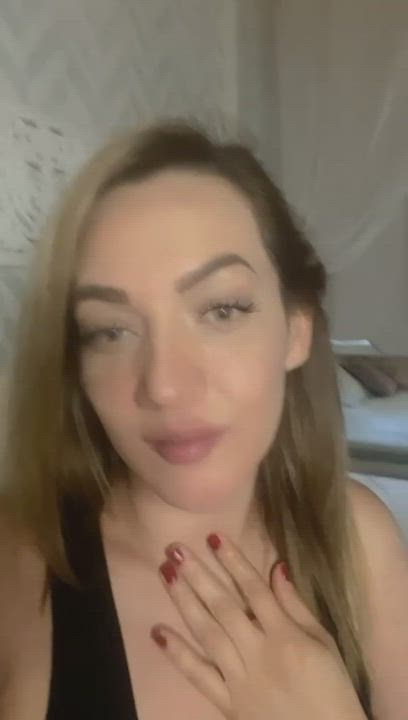 would make my day if at least one person loved my nice titts 😇 : video clip