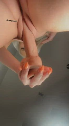 gripping the toy like there is no tomorrow : video clip