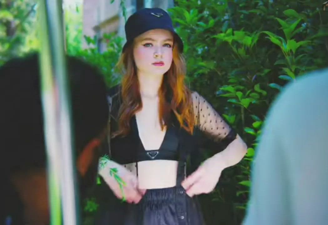 Sexy little redhead, Sadie Sink! : video clip