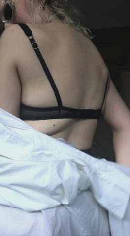 I love to hear my ass slap your body. Do you want to listen it? : video clip