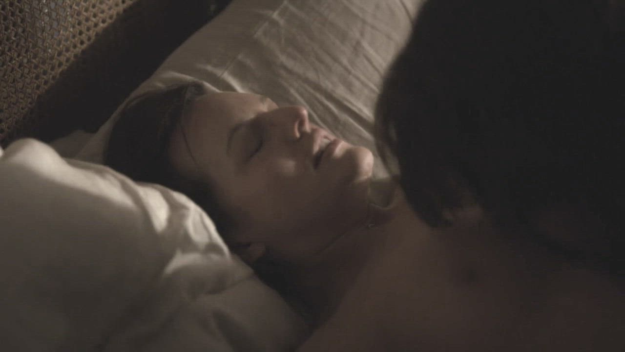 Elisabeth Moss nude in Top of the Lake [W' Extreme Slow-Motion] : video clip