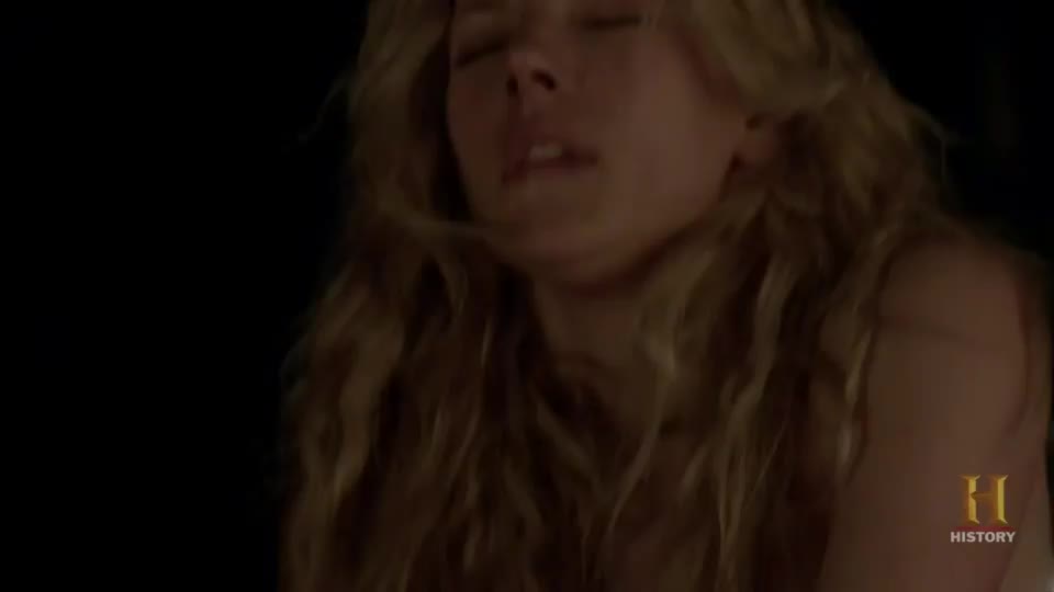 Katheryn Winnick riding : video clip