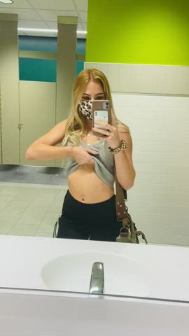 First day of school flash 😋 [GIF] : video clip