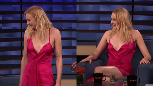 Sophie Turner's jiggling tits : video clip