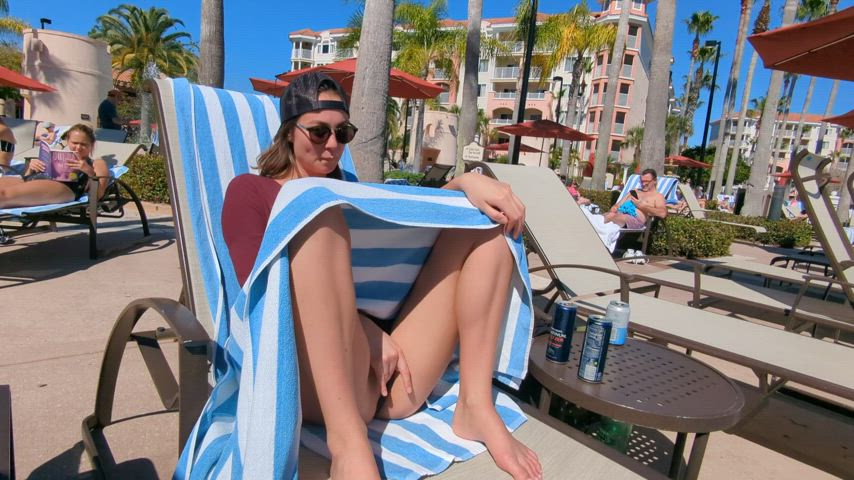 Heating up by the pool [GIF] : video clip