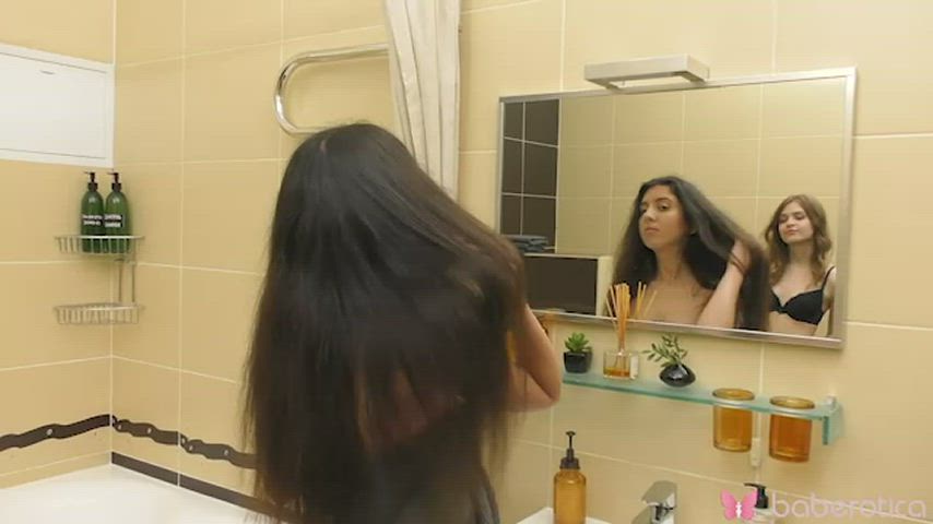 Minni Love and Katty West in their first lesbian love scene in the bath : video clip