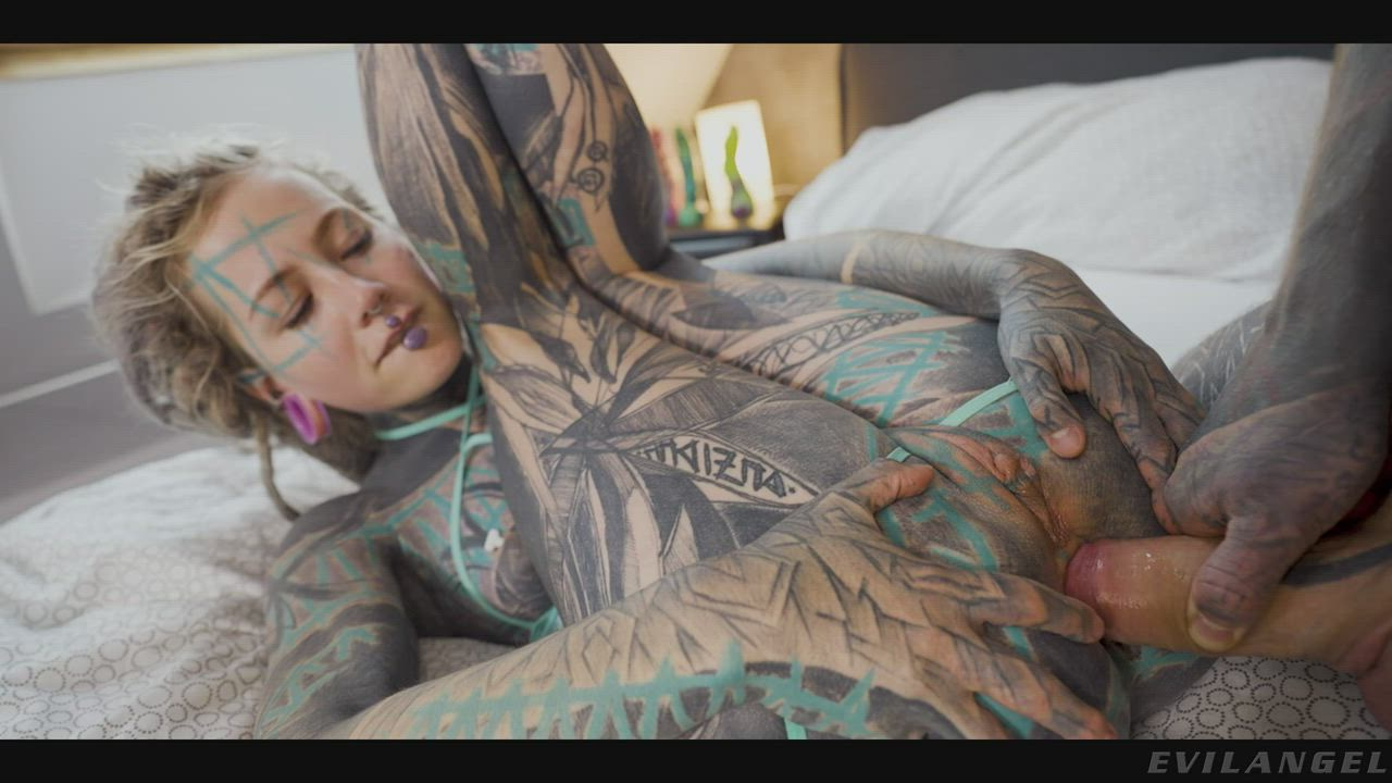 Anuskatzz Swiss tattoo princess anal : video clip
