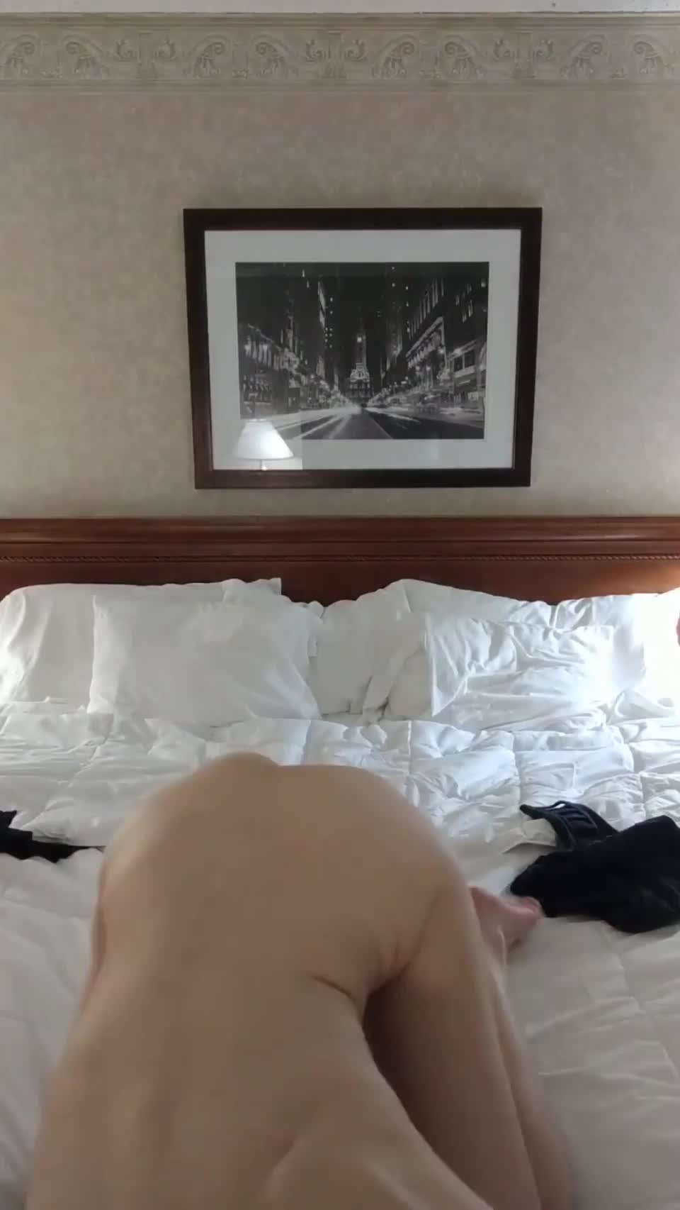 I'm so tight... but so determined to get it inside me : video clip
