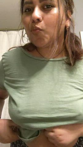 My pakistani tits are finally free after years of repression : video clip
