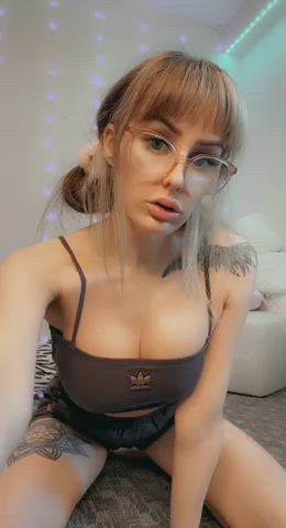 Posting on Reddit makes me WET! : video clip