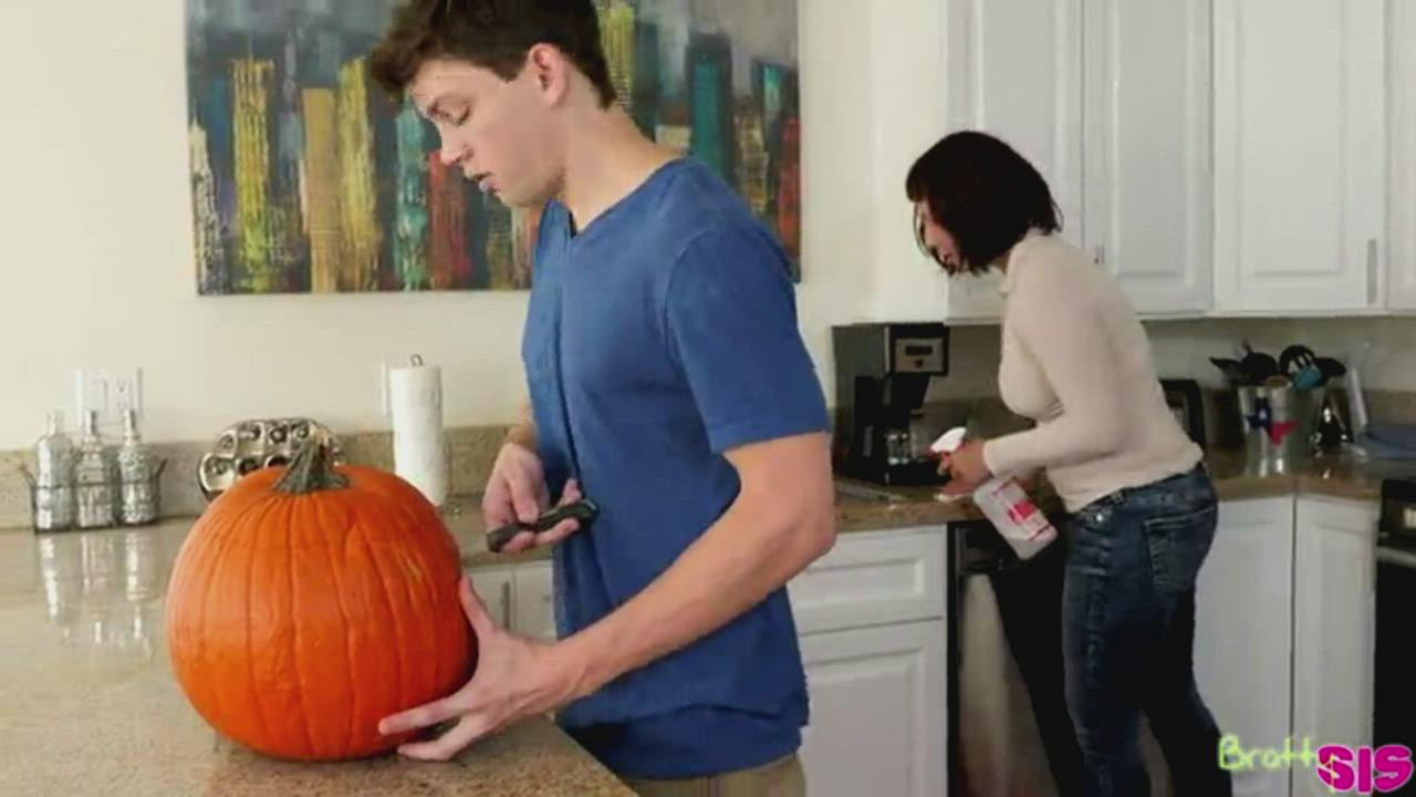 Aubrey Sinclair - Pumpkin Fuck : video clip