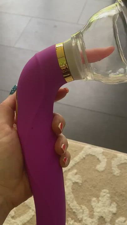 All right ladies,dadada...Do you love the rhythm such as tongue clip your pussy? : video clip
