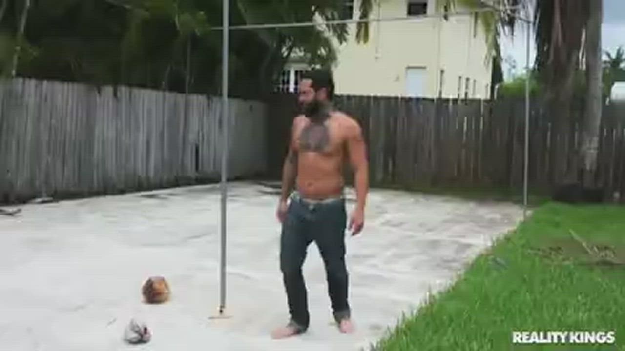 Backyard Maya : video clip